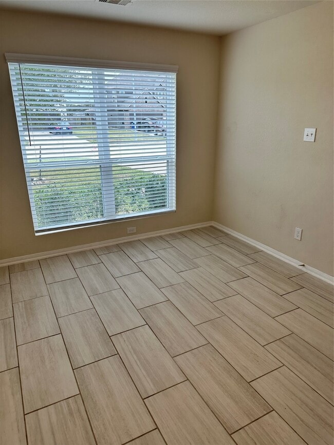 Building Photo - 2630 Zephyr Ln