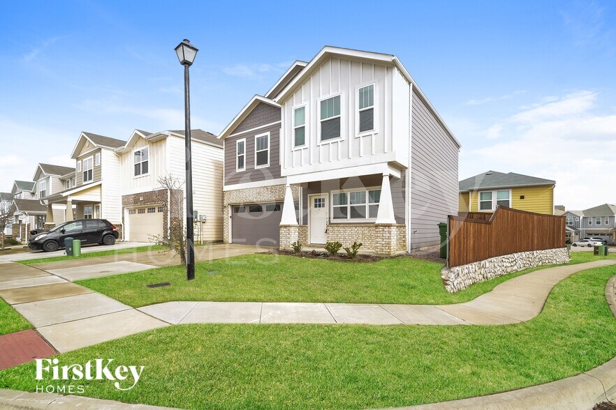 Building Photo - 600 Ava Trl