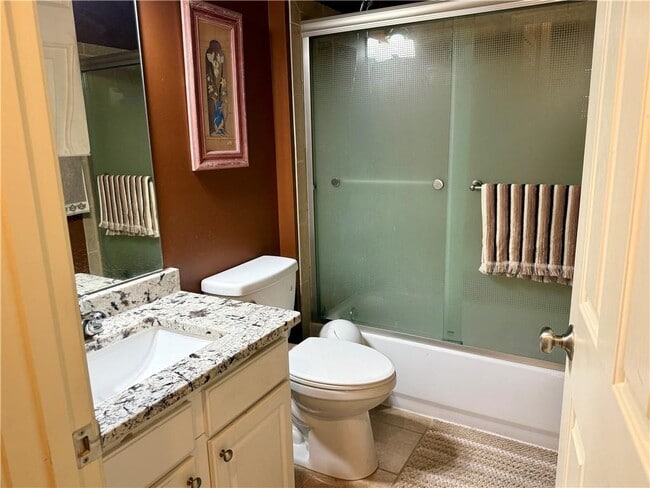 Building Photo - 585 Marylebone Dr