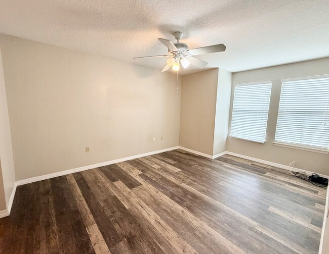 Building Photo - *** $500 OFF MOVE IN SPECIAL *** "Charming 3-Bed Condo with Scenic Views & Granite Finishes in Me...