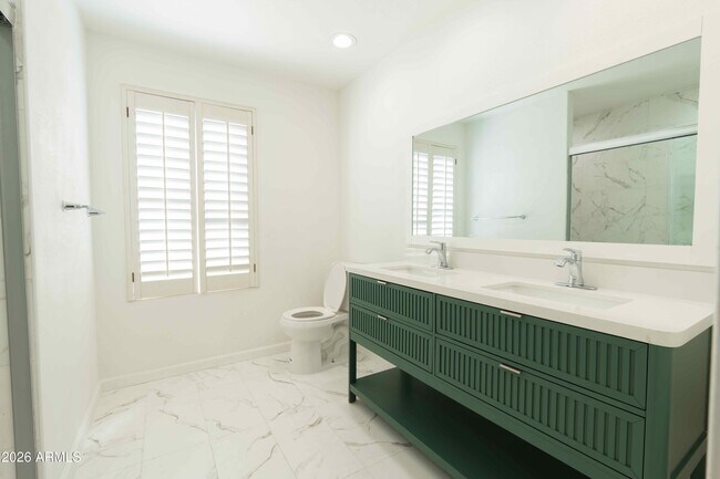 Building Photo - 3424 W Thude Dr