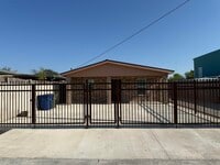 Building Photo - 2210 Blaine St