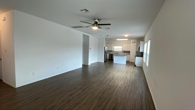 Building Photo - 204 Bronco Billy Dr