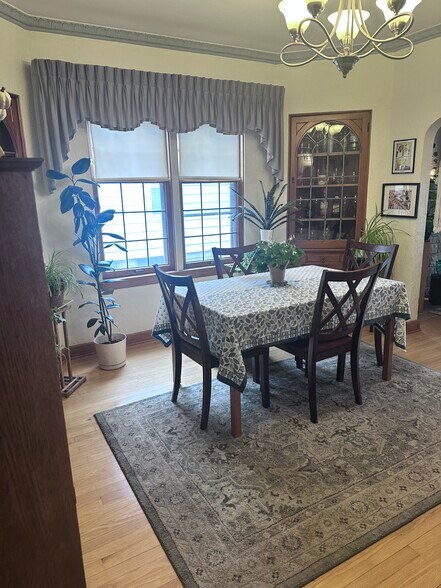 Building Photo - 3508 S Pine Ave