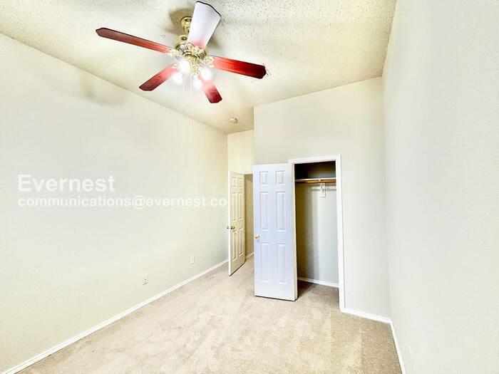 Building Photo - 233 Wagon Wheel Dr