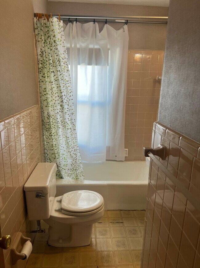 Building Photo - 12 Grove St