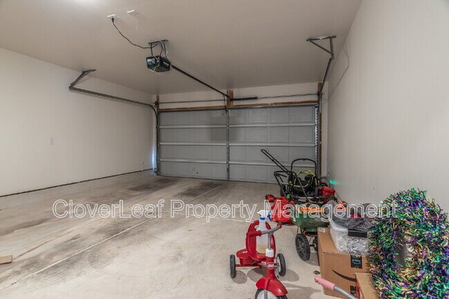 Building Photo - 6819 Whisper Grv