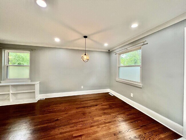 Building Photo - Welcome home to this charming house located near the heart of Charlotte, NC.