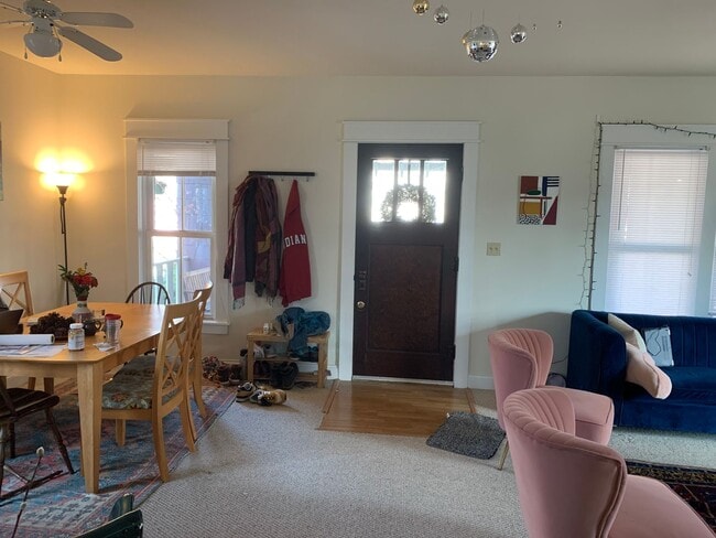 Building Photo - Spacious 3 bed/3 bath Home near Switchyard Park!