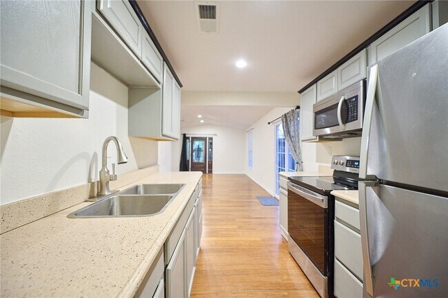 Building Photo - 919 Southside Dr