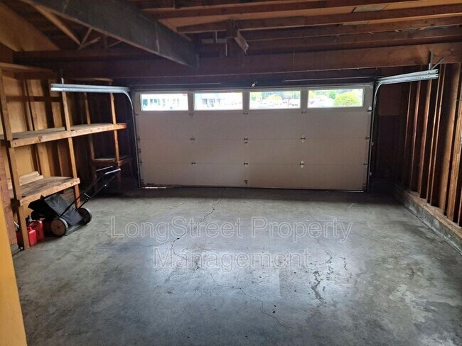 Building Photo - 1930 NW Kings Blvd