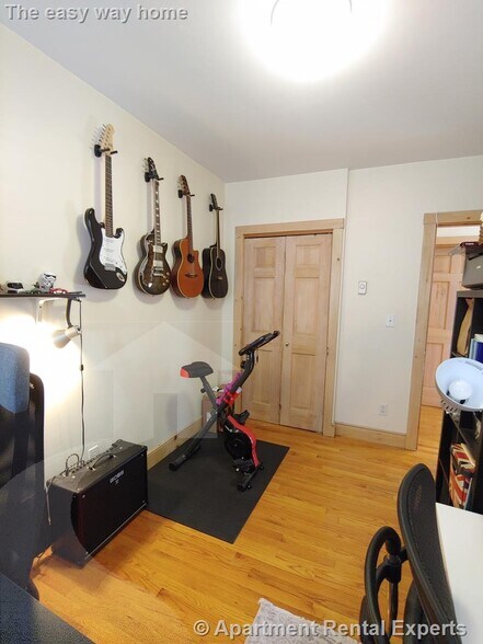 Building Photo - 43 Ivaloo St