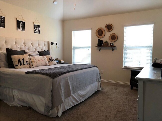 Building Photo - 1028 Arvada Dr