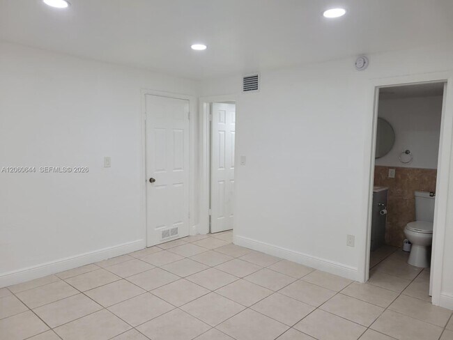 Building Photo - 3901 SW 112th Ave