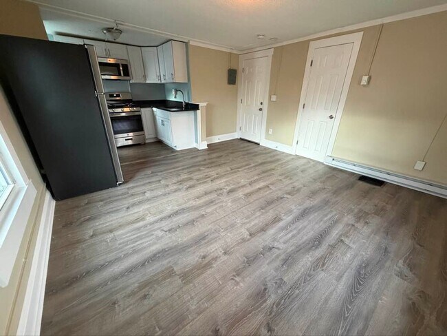 Building Photo - Gorgeous Studio, Second-floor! Apartment in quiet Pittsfield Street