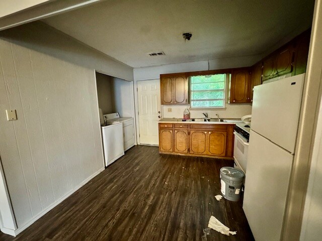 Building Photo - 2074 N Gregg Ave