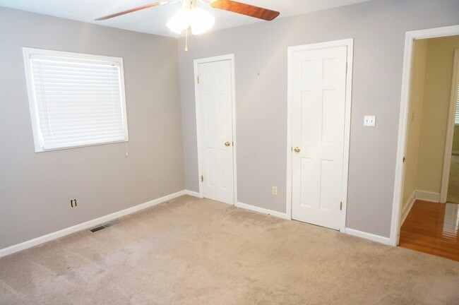 Building Photo - 1058 18th Ave NW