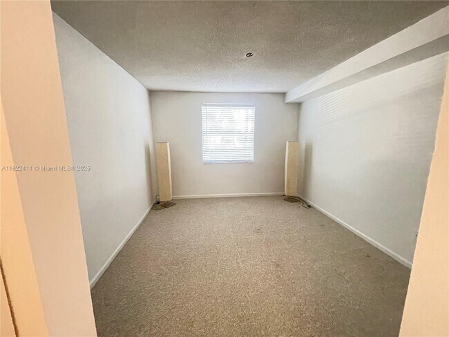 Building Photo - 17150 N Bay Rd