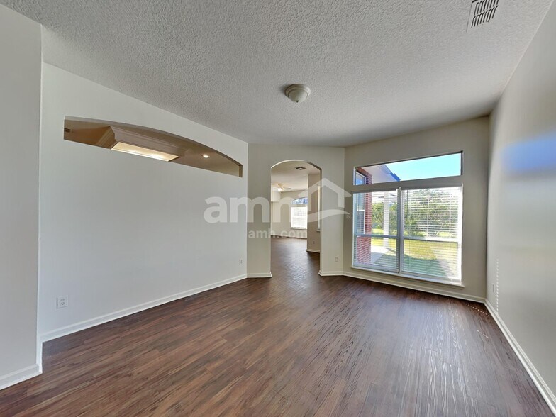 Building Photo - 341 Diana Ct