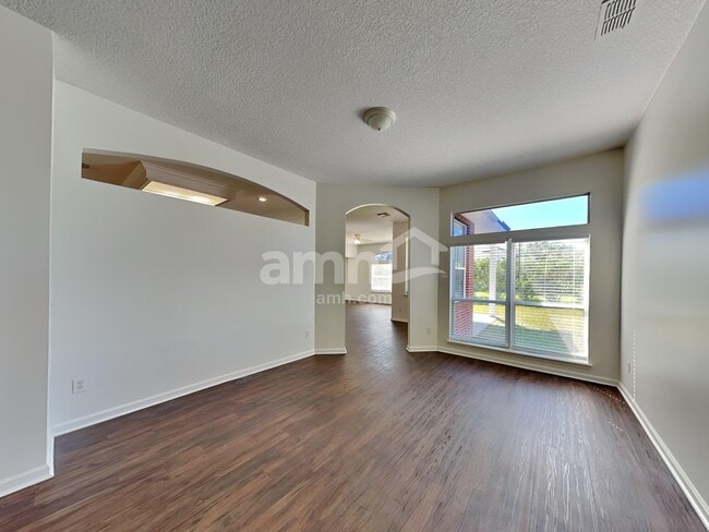 Building Photo - 341 Diana Ct