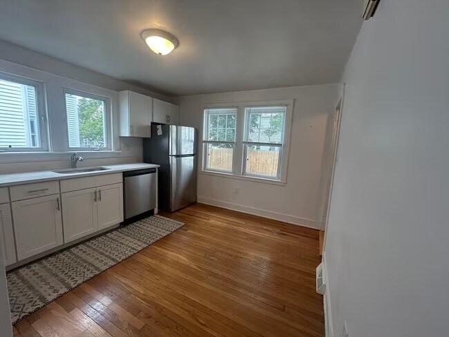 Building Photo - 46 Lawn Ave