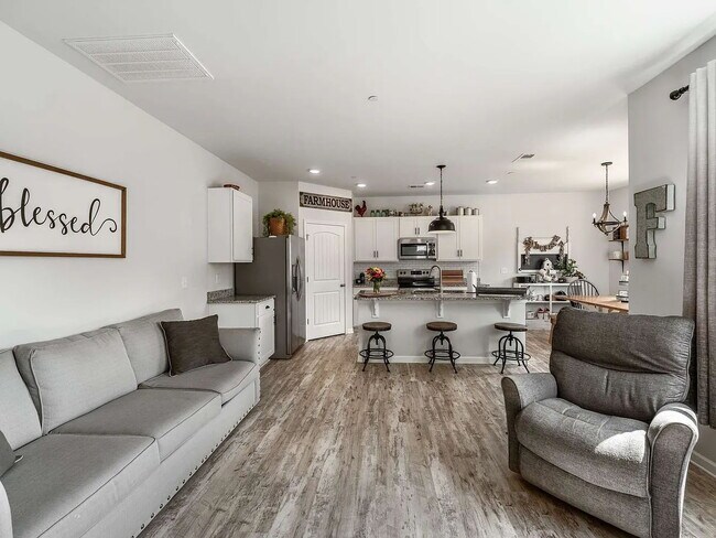 Building Photo - 324 Victory Cir