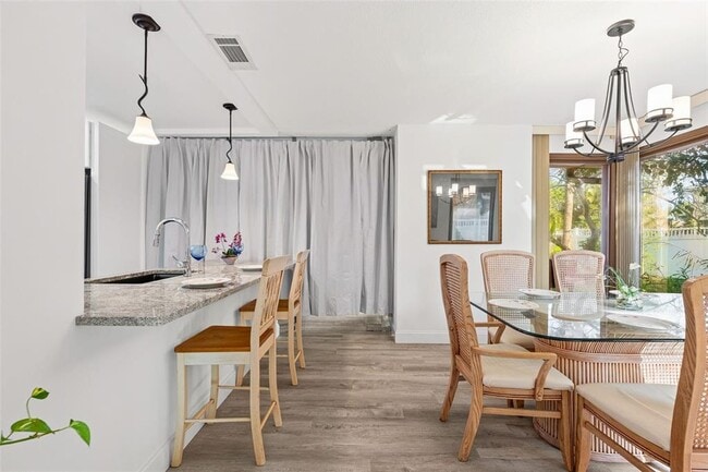 Building Photo - 7215 Westmoreland Dr