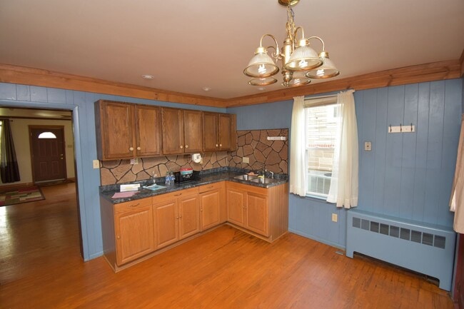 Building Photo - Two Bedroom Home with Carport, Laundry & more!