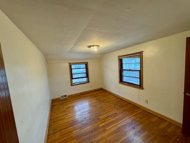 Building Photo - 22 Adams Ave