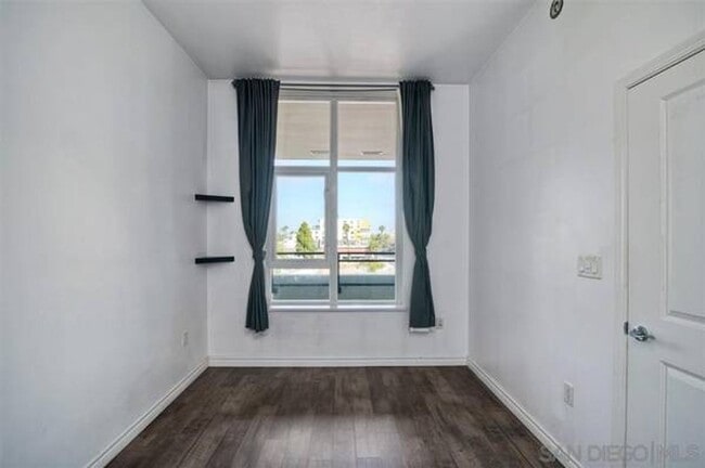 Building Photo - Bankers Hill Upgraded  One bedroom with Ci...