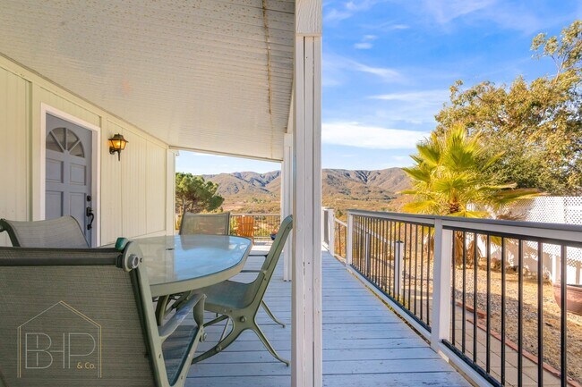 Building Photo - 55+ Senior Community~ 2 bed/2 bath with Am...