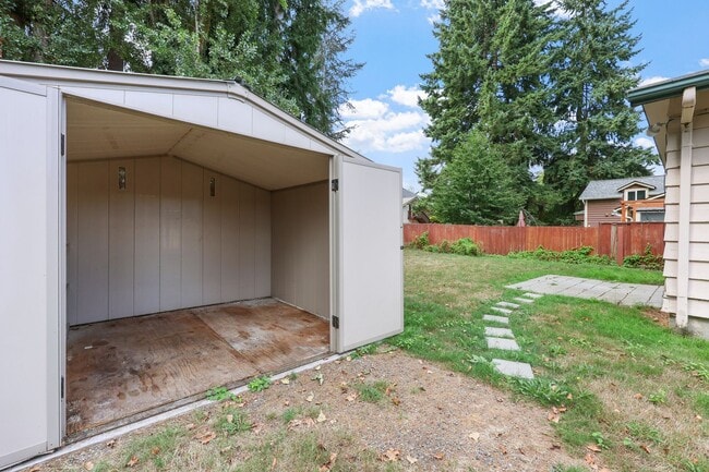 Building Photo - Move in ready now! 2 bedrooms 1 bath Tumwa...