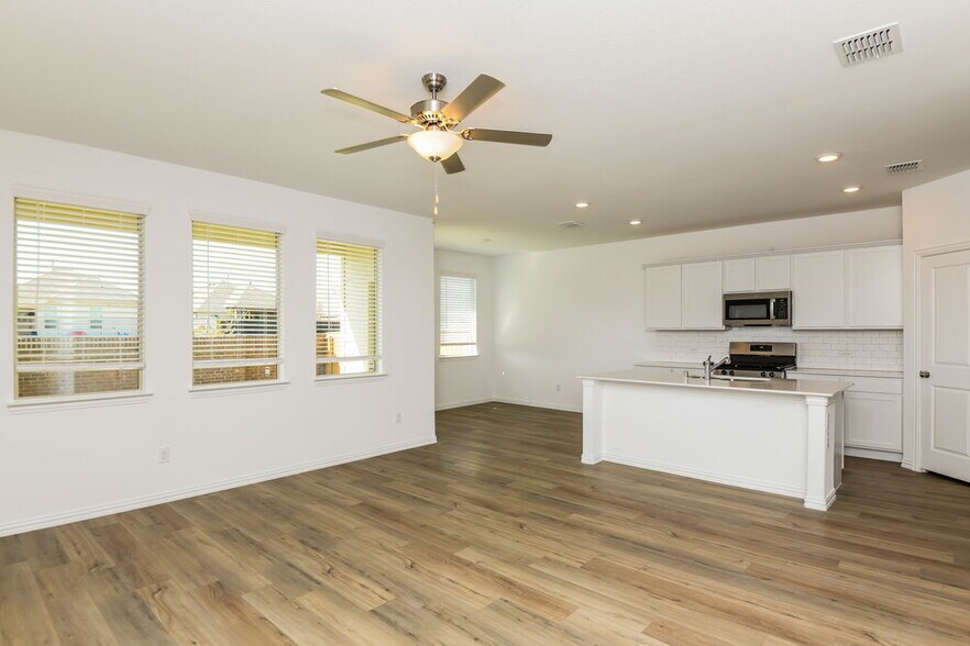 Building Photo - 14785 Mainstay Way