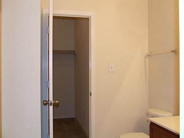 Building Photo - 424 Blake Ln