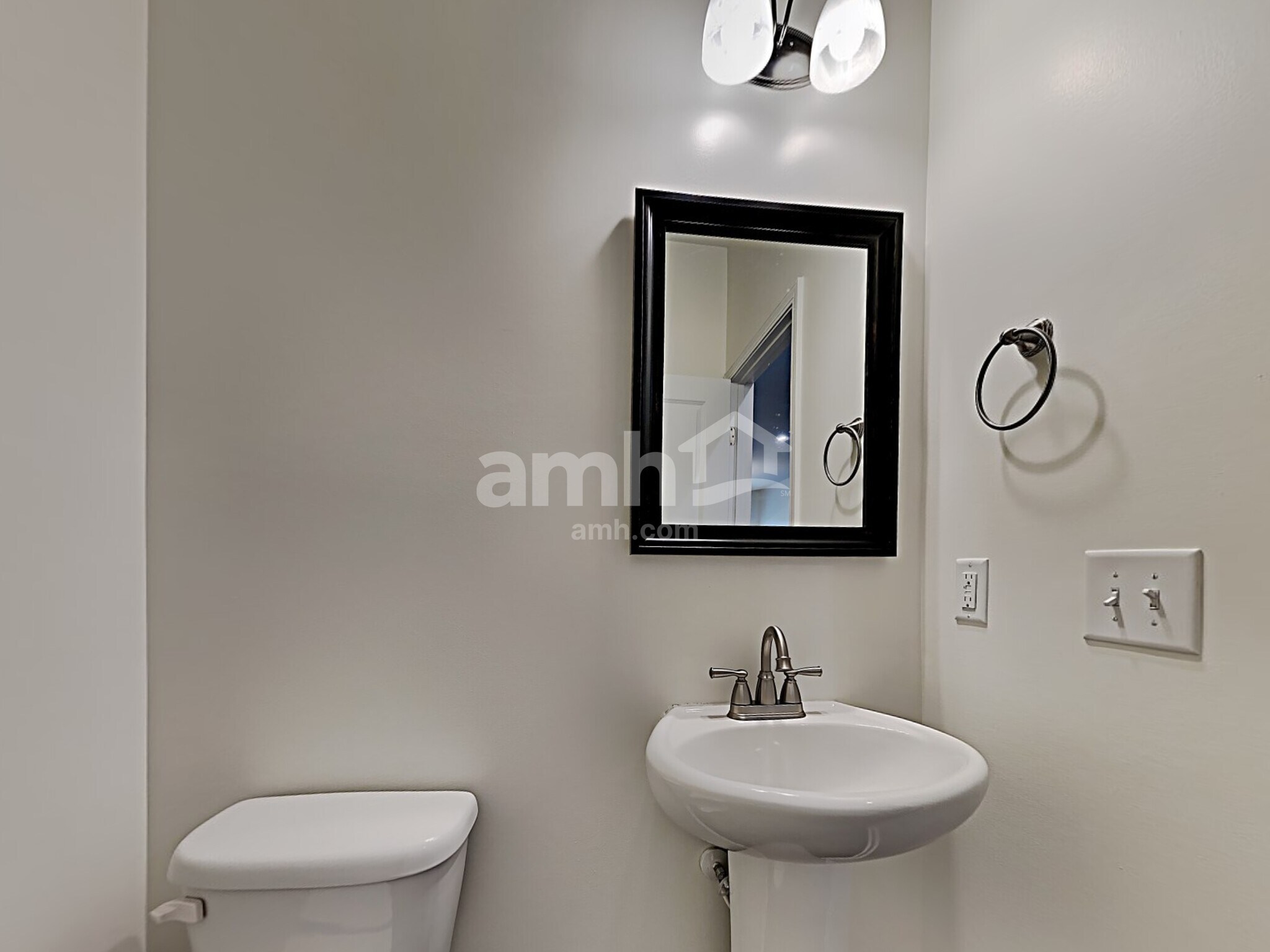 Building Photo - 140 Longford Dr