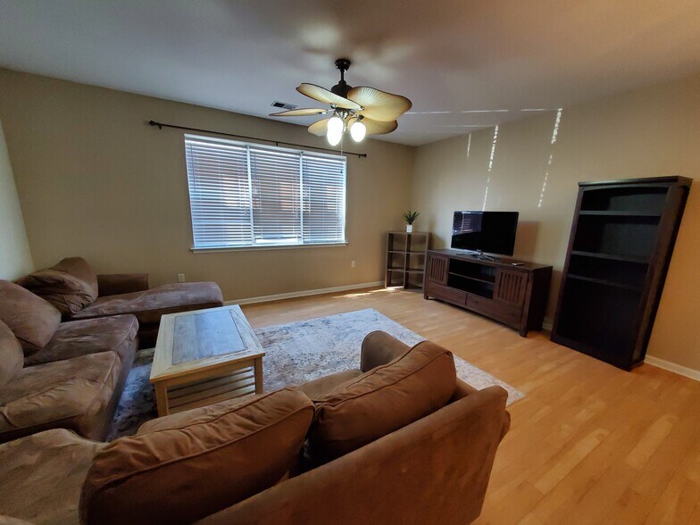 Building Photo - 5321 Warminster Dr