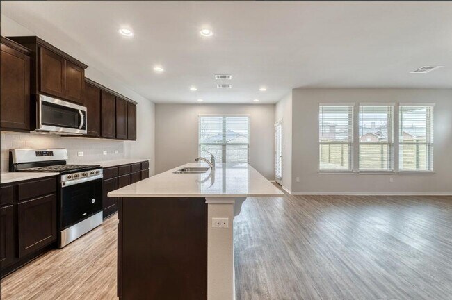 Building Photo - 3651 Sandy Brook Dr
