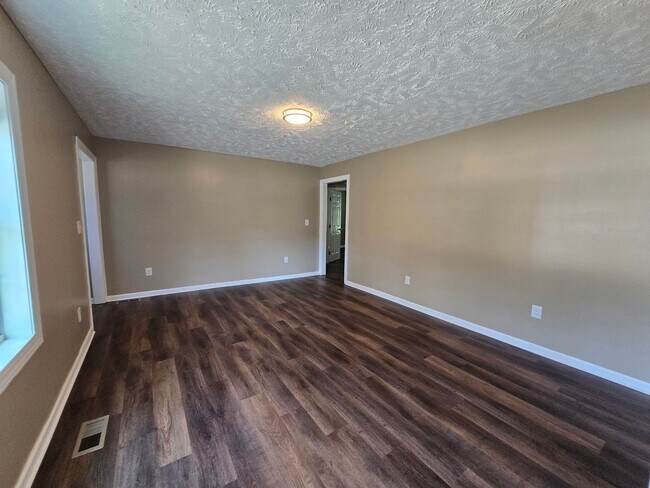 Building Photo - 707 Miller Ave