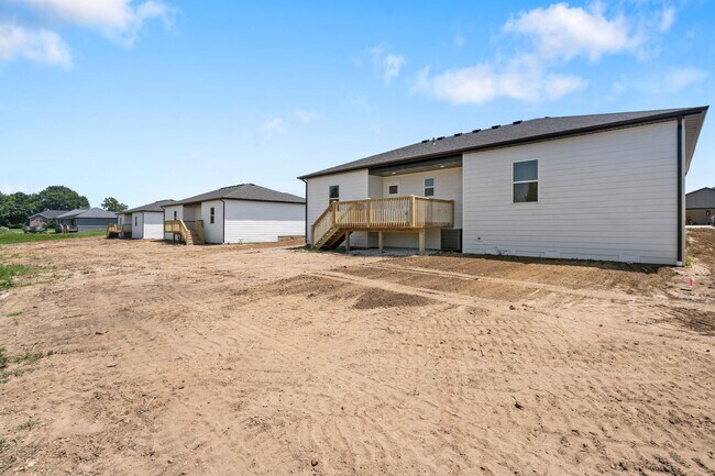 Building Photo - 3 bed 2 bath 2 car garage