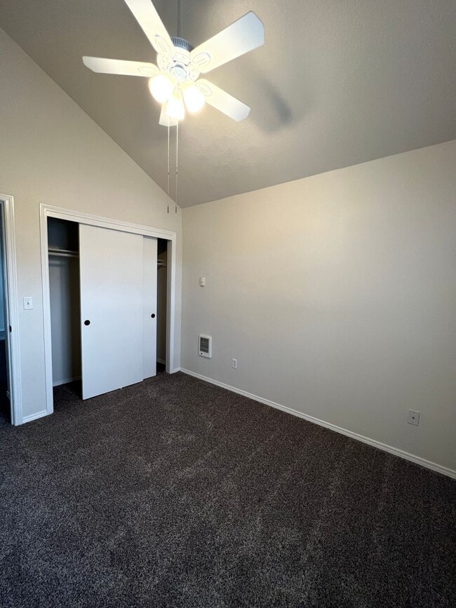 Building Photo - 3-bedroom 2 1/2-bathroom duplex