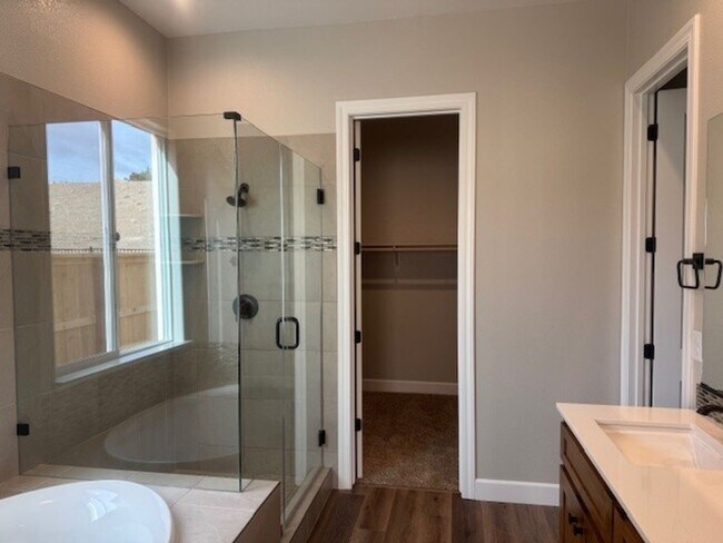 Building Photo - Newer Build Verdi Three Bedroom Home