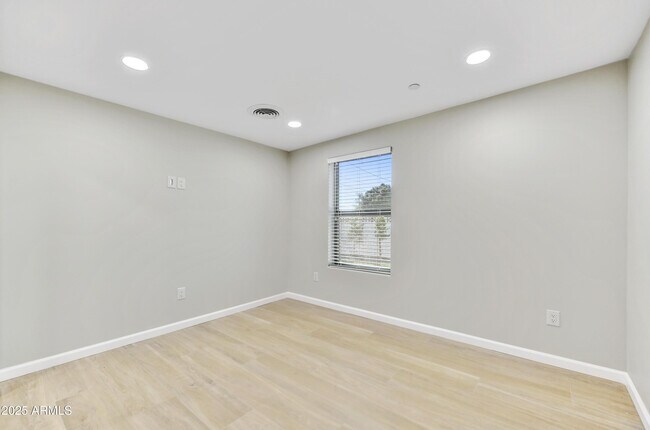 Building Photo - 2223 N 74th St