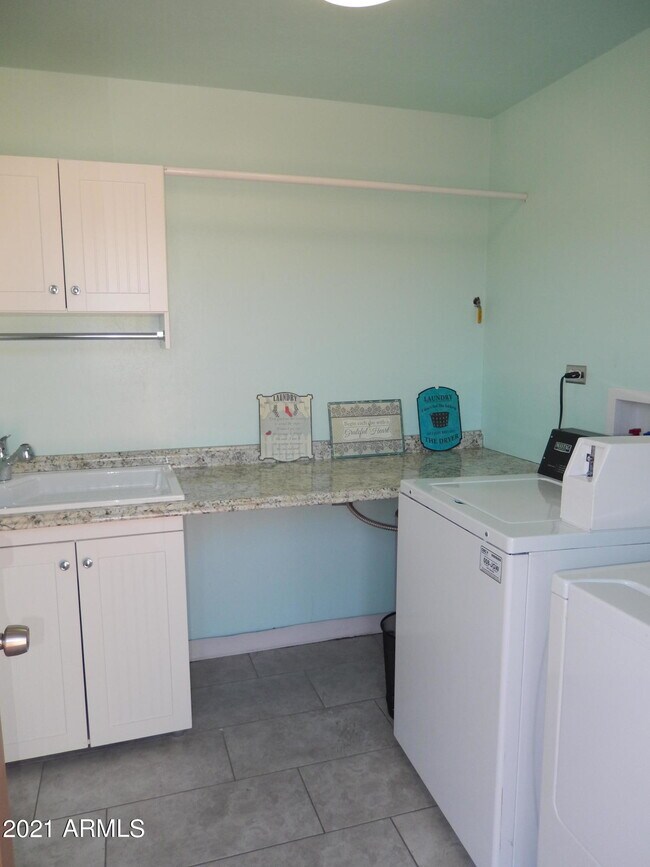 Building Photo - 3618 E Montecito Ave
