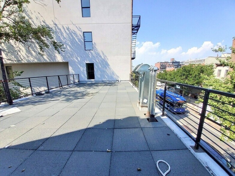 Building Photo - 245 Tompkins Ave