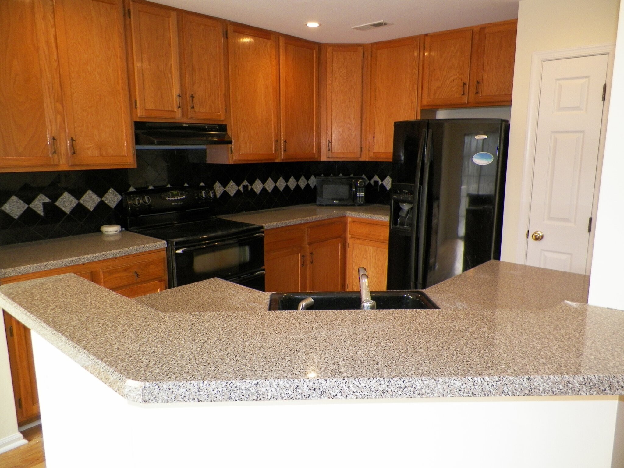 Building Photo - 5077 Rosewood Dr