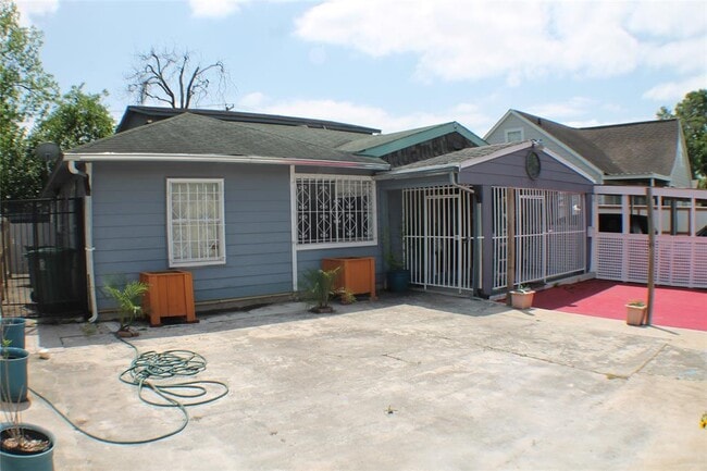 Building Photo - 7014 Fairway Dr