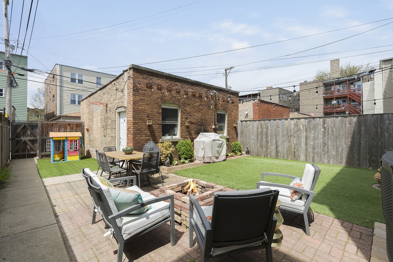 Building Photo - 4852 N Talman Ave