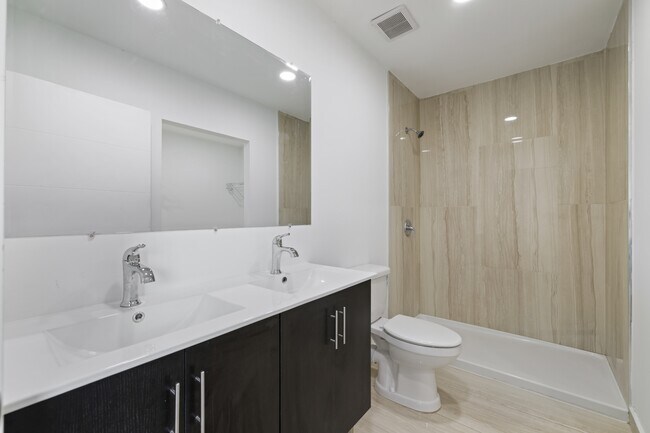 Building Photo - 679 Windermere Dr