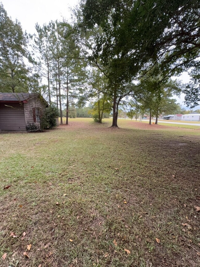 Building Photo - 176 Waters Rd