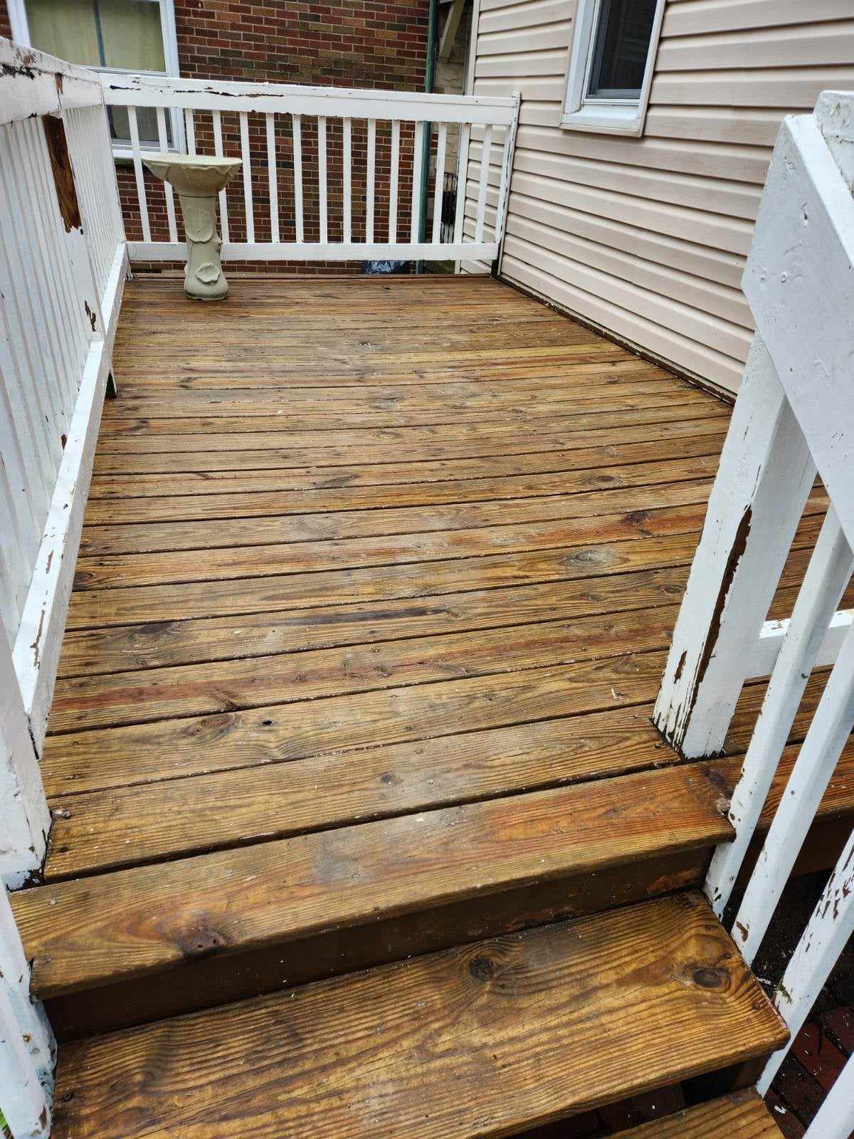 Back Deck - 905 Benton Ave